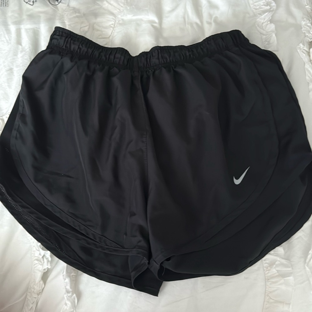 nike shorts size medium